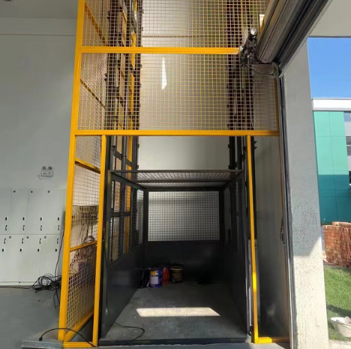 湘东导轨式升降机助力物流园破解运输难题